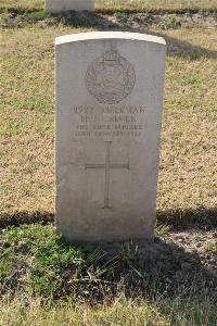 Ismailia War Memorial Cemetery - Calver, Harry James